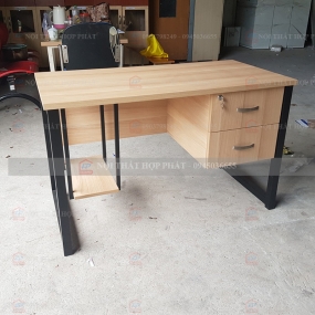 Bàn Làm Việc Chân Sắt BLVCS015 