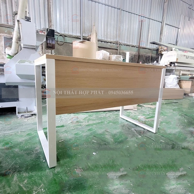 Bàn Làm Việc Chân Sắt BLVCS009 