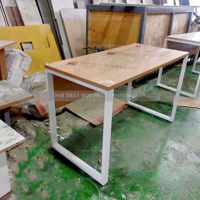 Bàn Làm Việc Chân Sắt BLVCS009 