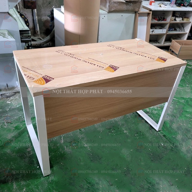 Bàn Làm Việc Chân Sắt BLVCS009 
