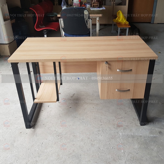 Bàn Làm Việc Chân Sắt BLVCS015 