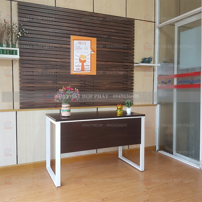Bàn Làm Việc Chân Sắt BLVCS021 