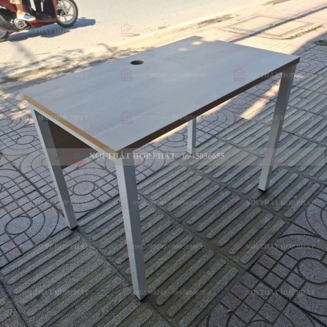 Bàn Làm Việc Chân Sắt BLVCS030 